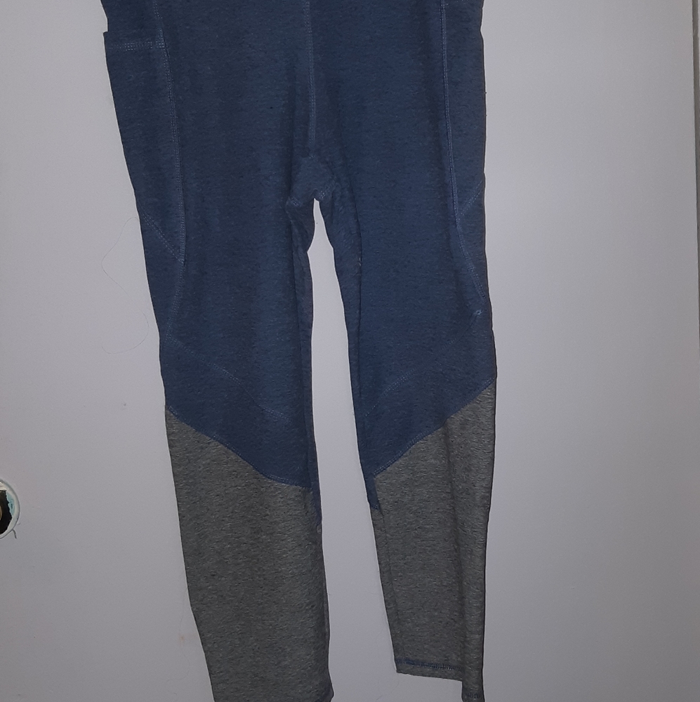 Colour block cropped leggings with pockets